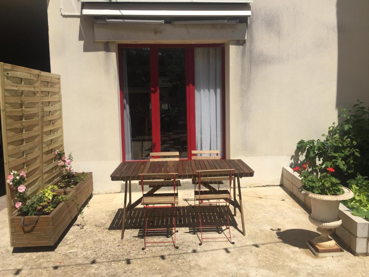 Le Clos Moussy Moussy  Buitenkant foto